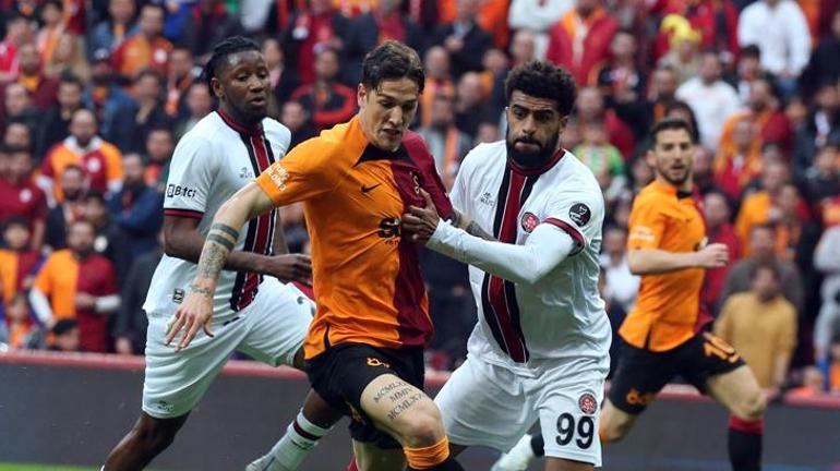 Galatasaray - Karagümrük maçında ilk 45 dakika alev alev Muslera tarihe geçti, Diagne gol atınca...