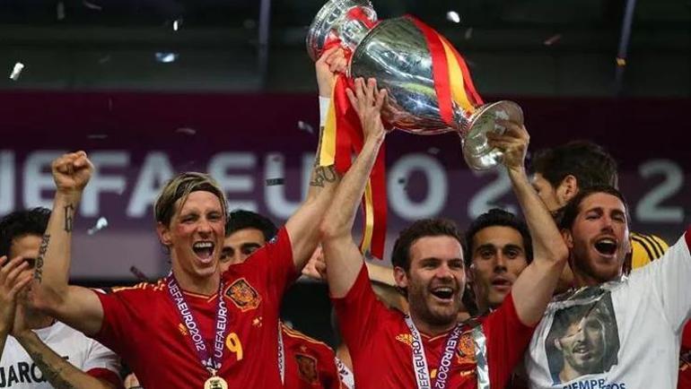 Galatasaraylı Juan Mata, Manchestera dönüyor