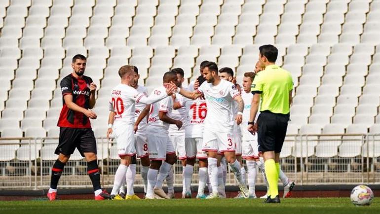 (ÖZET) Karagümrük - Antalyaspor maç sonucu: 0-1 | Antalyaspordan kritik 3 puan