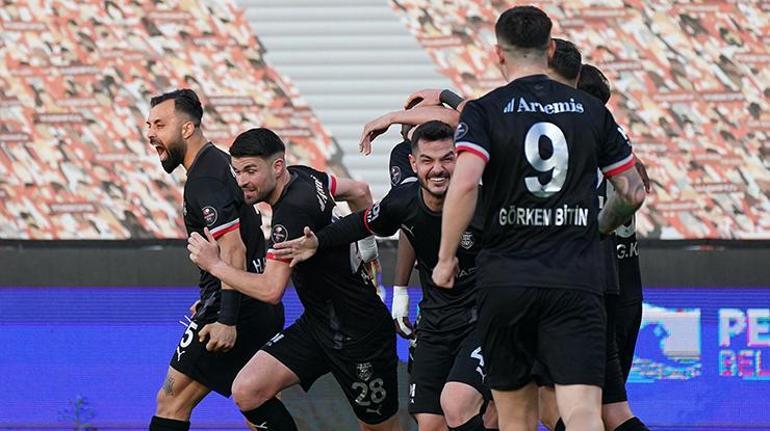 1. Ligde şampiyonluk yarışı alev aldı (ÖZET) Pendikspor-Çaykur Rizespor maç sonucu: 3-2