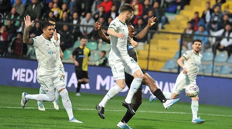Emeka Eze iş başında (ÖZET) İstanbulspor-Giresunspor maç sonucu: 1-0