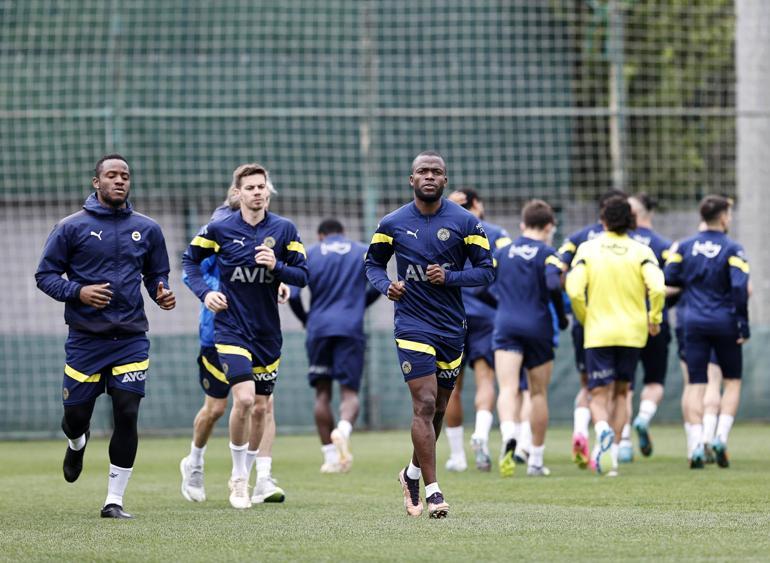 Fenerbahçeye iki yıldızından müjdeli haber