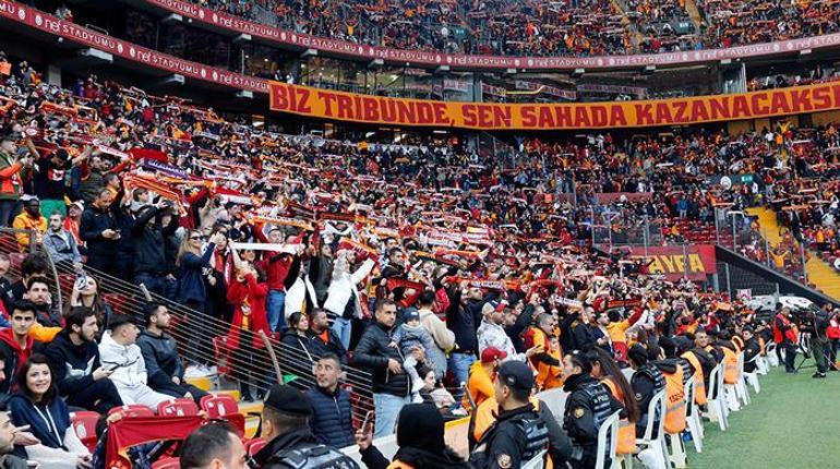Galatasarayda Okan Buruktan Başakşehir maçı öncesi toplantı