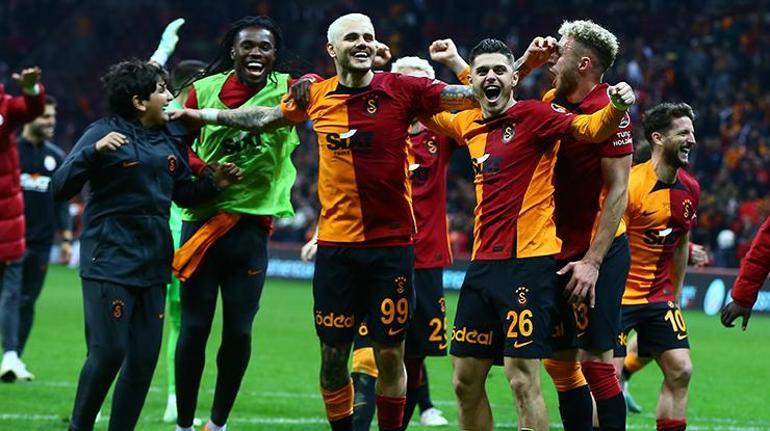 Galatasarayda transfer zirvesi Büyük buluşma Floryada, takımdan ayrılacak ilk isim belli oldu