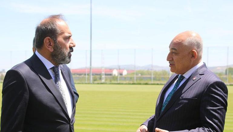 TFF Başkanı Mehmet Büyükekşi akademi ziyaretlerine Demir Grup Sivasspor ile devam etti