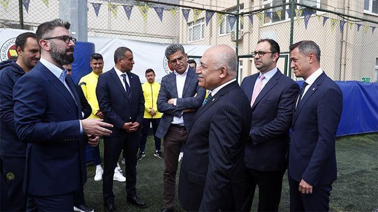 TFF Başkanı Mehmet Büyükekşi ve TFF Heyeti Fenerbahçe akademisini ziyaret etti
