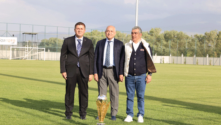 TFF Başkanı Mehmet Büyükekşi, akademi ziyaretlerine Iğdır FK ile devam etti
