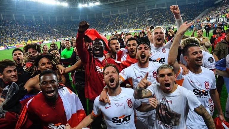 Galatasaraydan, Fenerbahçeye büyük fark Geriden geldi...