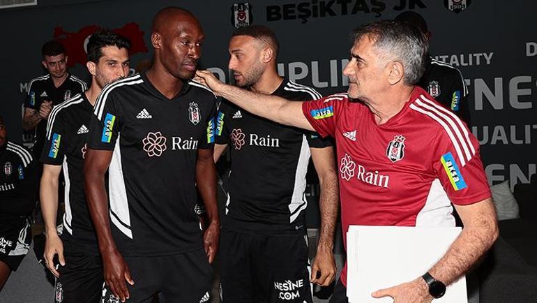 Beşiktaşta bir devrin sonu Atiba Hutchinson, gözyaşlarıyla veda etti...