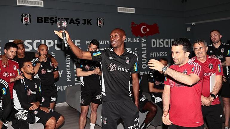 Beşiktaşta bir devrin sonu Atiba Hutchinson, gözyaşlarıyla veda etti...