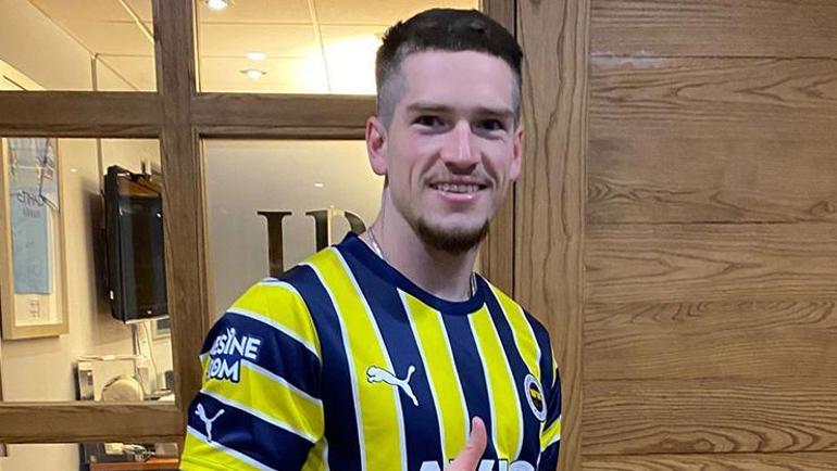Fenerbahçe dünyaca ünlü golcünün menajerini İstanbula davet etti Montella detayı...