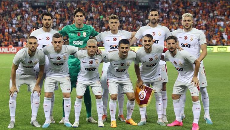 Galatasaray Teknik Direktörü Okan Buruk: En kısa zamanda aramızda olmasını istiyoruz