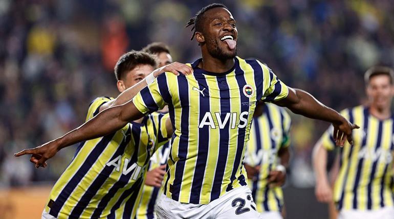 Fenerbahçede Michy Batshuayiye talip var Görüşmeler başladı