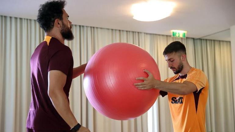 Galatasarayda Halil Dervişoğlu ilk idmanına çıktı