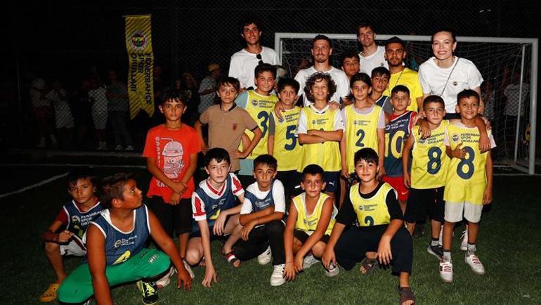 Fenerbahçe Başkanı Ali Koç, Kahramanmaraşta Konteyner kent açılışına katıldı