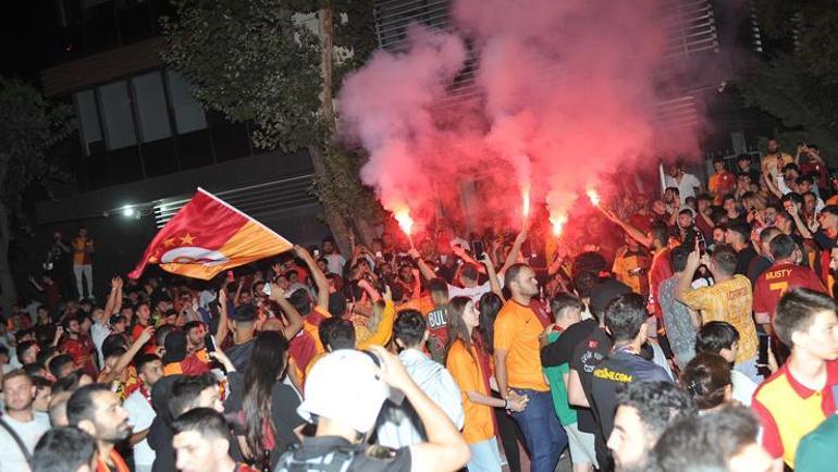 Galatasaray, Mauro Icardiyi KAPa bildirdi Arjantinli golcü, İstanbula geldi