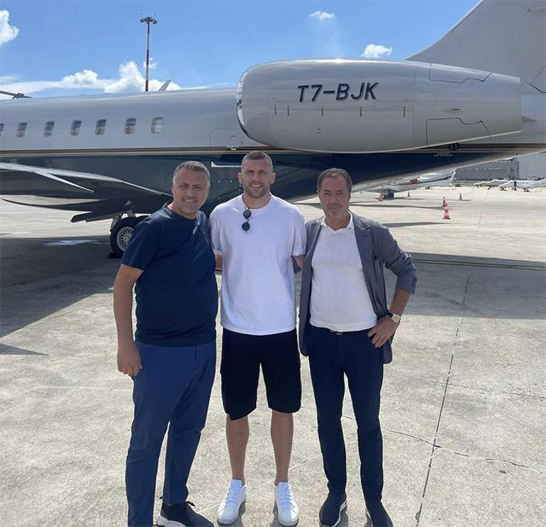 Beşiktaşın yeni transferi Rebic İstanbula geldi