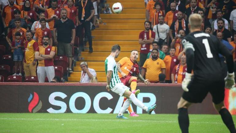 Galatasarayda Mertensten Okan Buruka nazire Taraftarı mest eden gol...