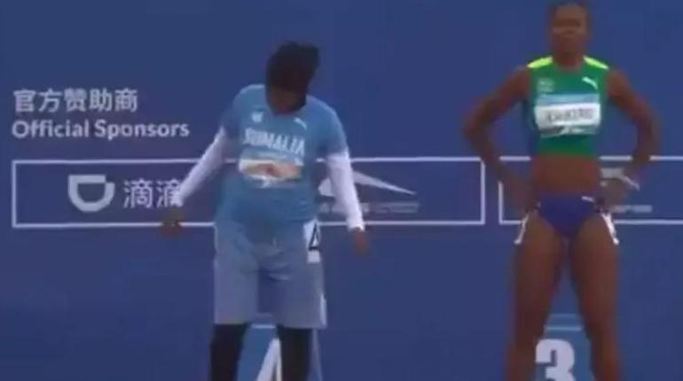 Somalili göbekli atlet olayında sürpriz gelişme: Görevinden oldu