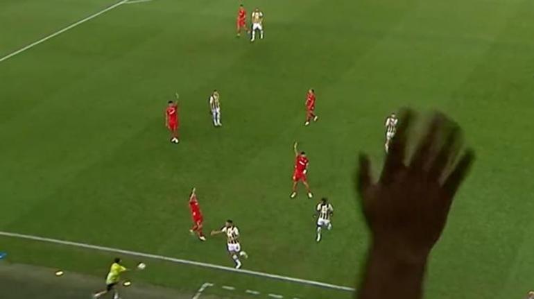 Dusan Tadic uyardı, top toplayıcı çocuk hızlı davrandı İrfan Can Kahvecinin golünün başlangıcı...