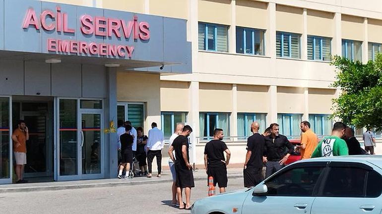 Antalyasporun savunma oyuncusu Naldonun ailesi Antalyada kaza geçirdi: 1i ağır, 5 yaralı