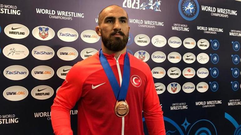 Feyzullah Aktürkten bronz madalya Dünya Güreş Şampiyonasında üçüncü oldu