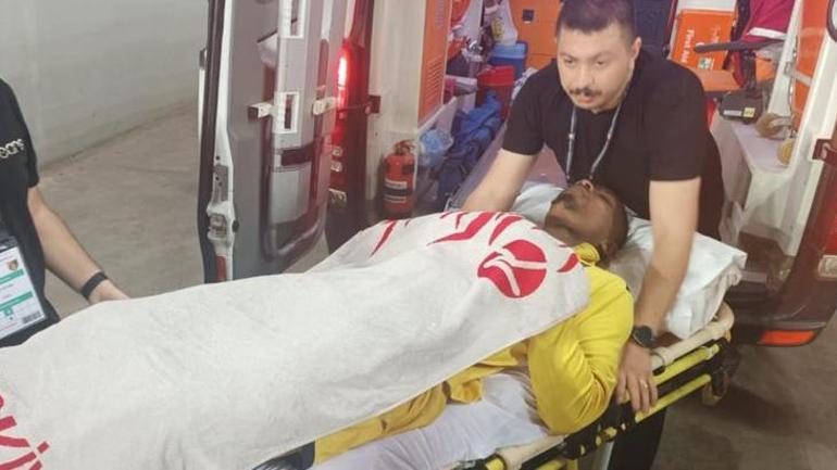 Gaziantep FK - İstanbulspor maçında korkutan an Ambulans ile hastaneye kaldırıldı