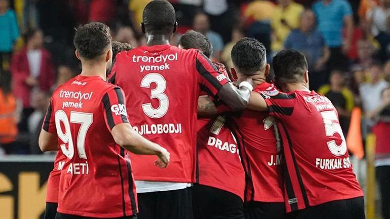 Gaziantep FK, İstanbulsporu 2-0la geçti İlk galibiyetini aldı