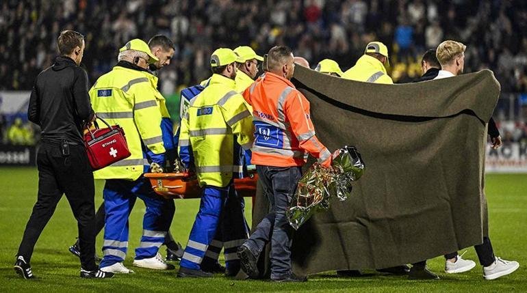 RKC Waalwijk - Ajax maçında büyük endişe Vaessenin yerde kaldığı pozisyon sonrası maç yarıda bırakıldı...