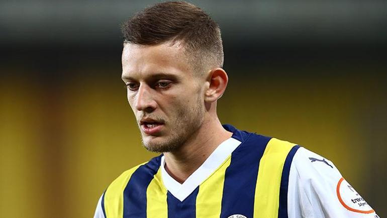 Fenerbahçede Szymanski coşmaya hazır 10 numara pozisyonunda oynamasına rağmen...