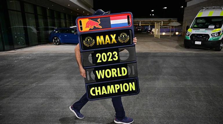 Formula 1de Max Verstappenden üst üste 3. şampiyonluk