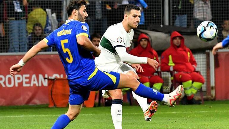 Bosna Hersek - Portekiz maçında Edin Dzekodan Halil Umut Melerin penaltı kararına tepki
