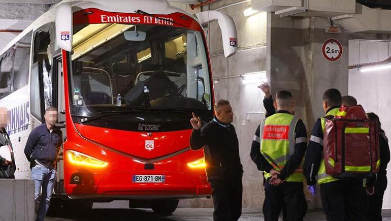 Otobüs taşlama sonrası Marsilya-Lyon maçı ertelendi Teknik direktör kanlar içinde kaldı...