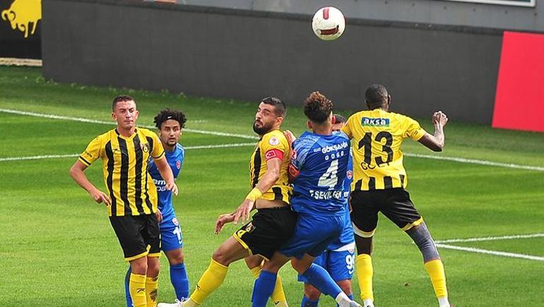 Ziraat Türkiye Kupasında tartışmalı karar İstanbulspor - Kepez Belediyespor maçına damga vurdu