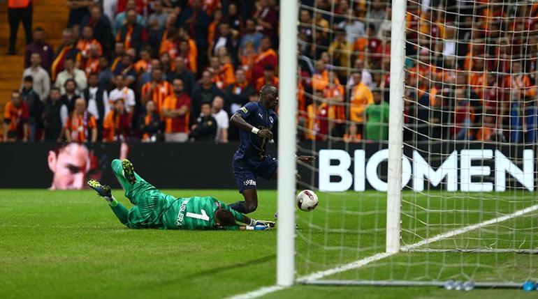 Galatasarayda Fernando Muslera şoku Oyuna devam edemedi...