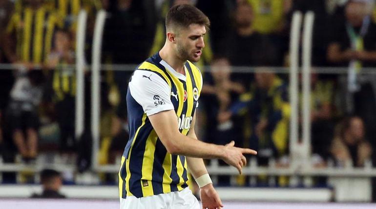 Fenerbahçede İsmail Yüksek, Trabzonspora karşı kırmızı kart gördü Bu sezon ikinci kez...