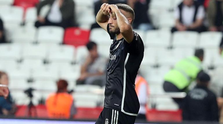 Beşiktaşın yıldızları etkisiz kaldı Cenk Tosun, 100ler kulübüne mutsuz girdi...