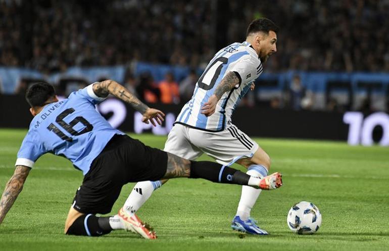 Uruguay - Arjantin maçında olay Messi de kavganın içinde...