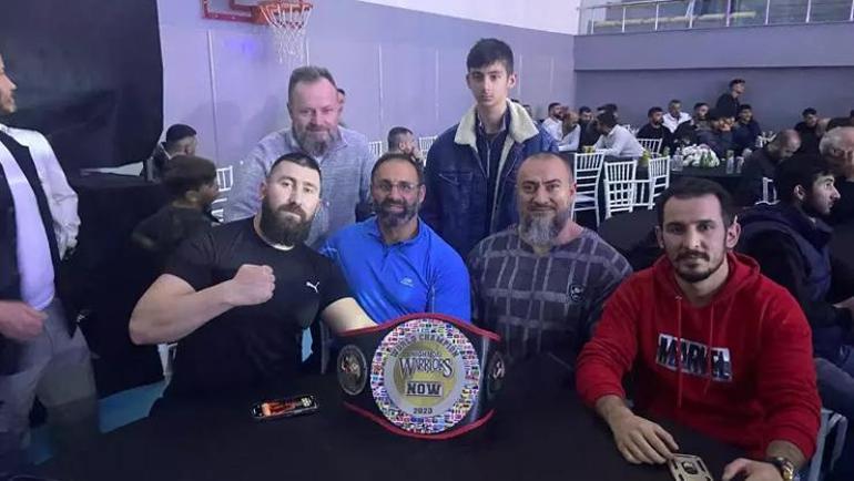Muhammed Dursun, ağır siklet kick boks ünvan maçında rakibi ringe çıkmadan kemerin sahibi oldu