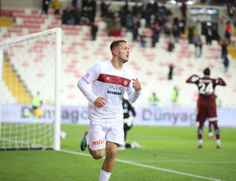 GOL DÜELLOSUNDA KAZANAN YOK (ÖZET) Sivasspor - Trabzonspor maç sonucu: 3-3