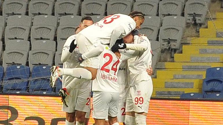 (ÖZET) Başakşehir - Pendikspor maçı sonucu: 4-1 | Başakşehir, Pendikspora karşı gol oldu yağdı