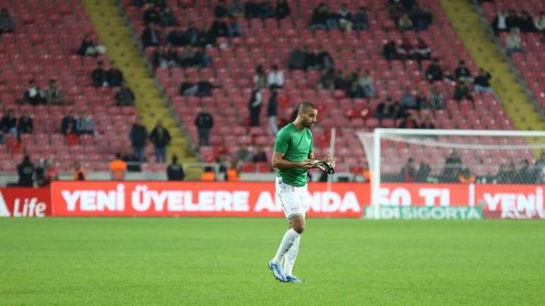 Hatayspor-Antalyaspor maçında yok yok Volkan Demirel kırmızı kart gördü, çılgına döndü