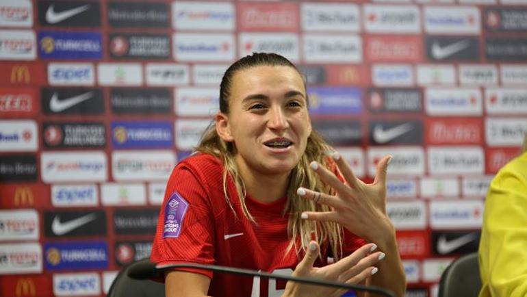 A Milli Kadın Futbol Takımı Teknik Direktörü Necla Güngör Kıragası: Kadın futbolunun tarihi bu kızlarla yazılıyor
