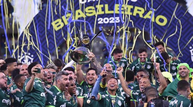 Brezilyada şampiyon Palmeiras Eski Fenerbahçeli Jailson da sevince katıldı