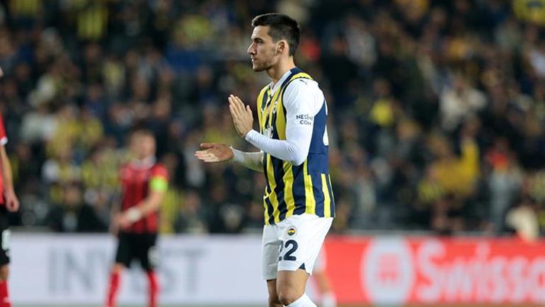 Fenerbahçede Umut Nayira büyük destek Tribünler bizzat çağırdı