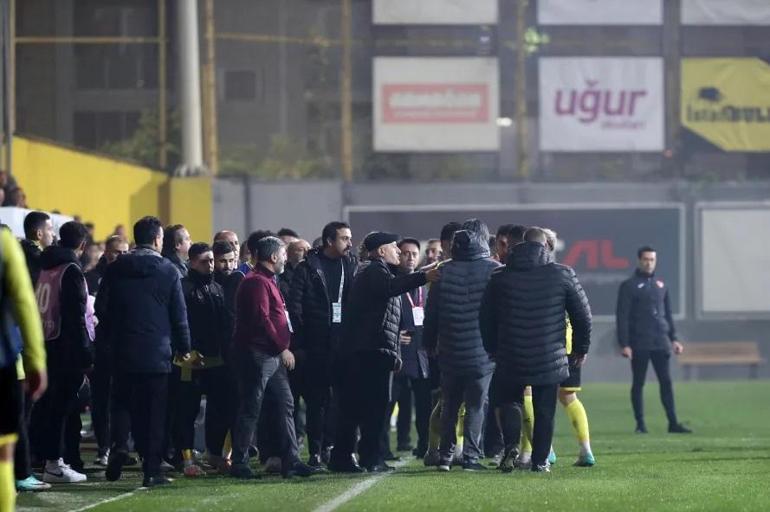 İstanbulspor Yönetimi, Trabzonspor maçında takımı sahadan çekti İşte tüm yaşananlar