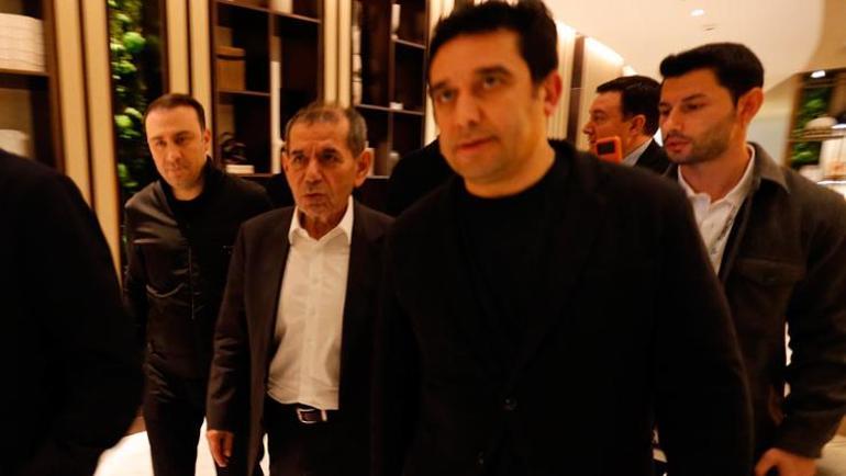 Galatasaray Başkanı Dursun Özbek ile Fenerbahçe Başkanı Ali Koç ayrı ayrı otelden ayrıldı