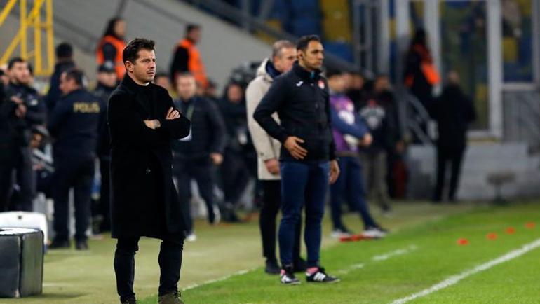 MKE Ankaragücü Teknik Direktörü Emre Belözoğlu, Trabzonspor maçı bitmeden soyunma odasına gitti Hakemler için olay sözler...