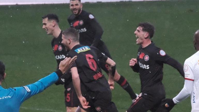(ÖZET) Fatih Karagümrük - Kayserispor maçı sonucu: 4-1 | Fatih Karagümrükten farklı galibiyet