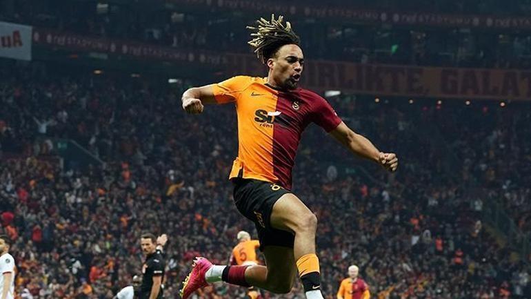 Galatasarayda Sacha Boeyden kötü haber Kayserispor maçında...